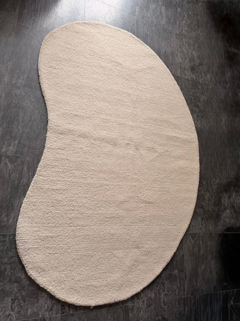 Beige 100% wol vloerkleer organische vorm 120x180 nieuw, Huis en Inrichting, 100 tot 150 cm, Beige, Nieuw, Ophalen of Verzenden