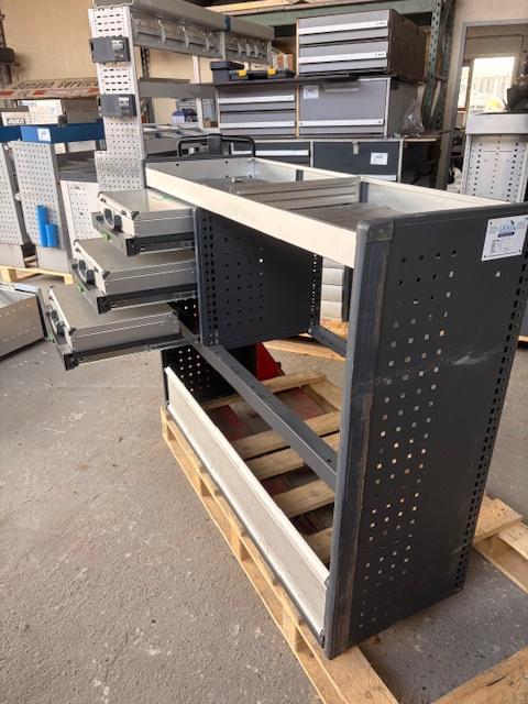BOTT (2538) L127 B43 H101 €399, Ophalen, Zo goed als nieuw
