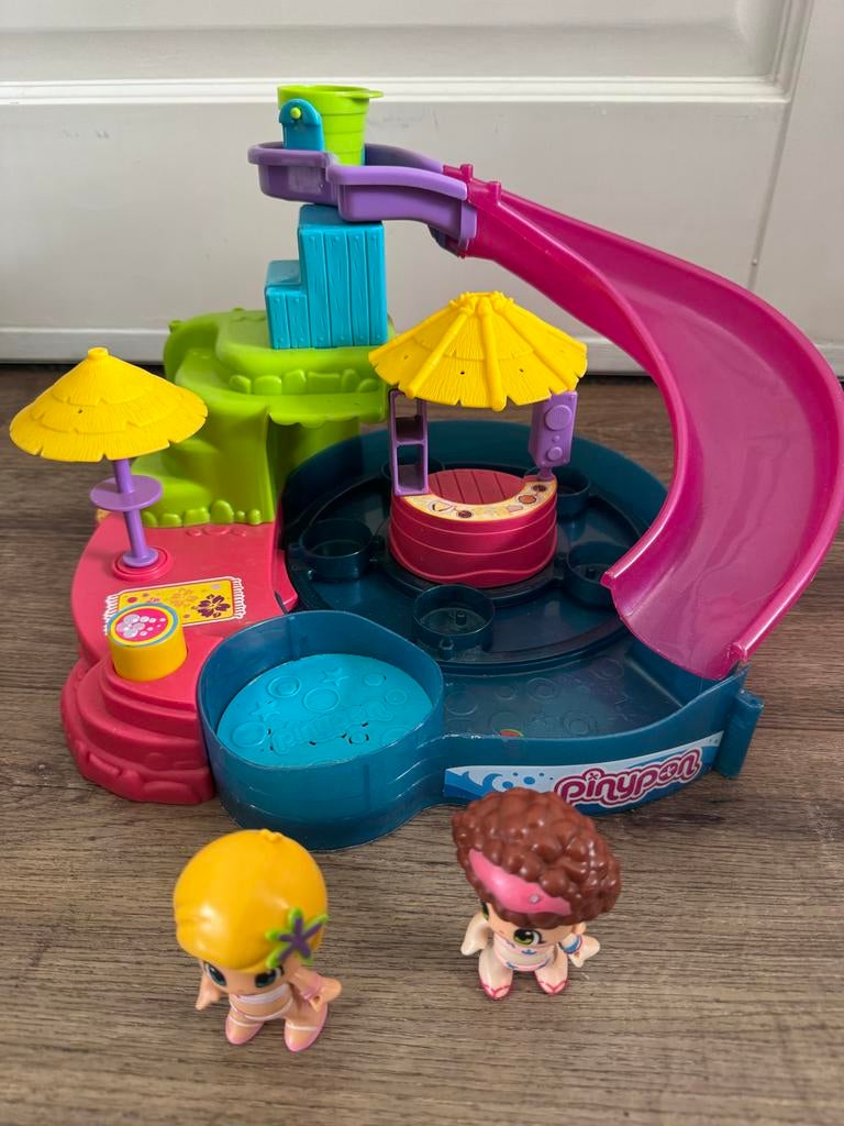 Pinypon Zwembad met 2 Poppetjes en Veel Speelfuncties, Ophalen of Verzenden, Gebruikt, Meisje
