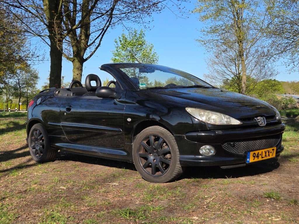 Peugeot 206 2.0 16V CC 2003 Zwart, Auto's, 136 pk, Zwart, 4 cilinders, Cabriolet