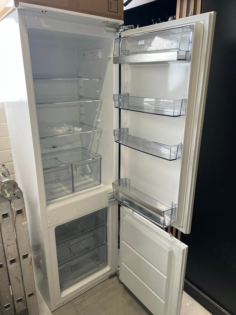 AEG inbouw koelkast met vriesvak - Gebruikt, Witgoed en Apparatuur, Koelkasten en IJskasten, Ophalen, Gebruikt, 200 liter of meer