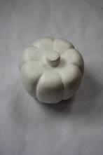 1 st. Styropor pompoen middel 14 cm, Hobby en Vrije tijd, Ophalen of Verzenden, Nieuw, Materiaal