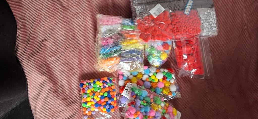 Knutselpakket: Vilt en Pompons in diverse kleuren, Hobby en Vrije tijd, Vilt, Ophalen of Verzenden, Nieuw, Los Vilt, Wolvilt