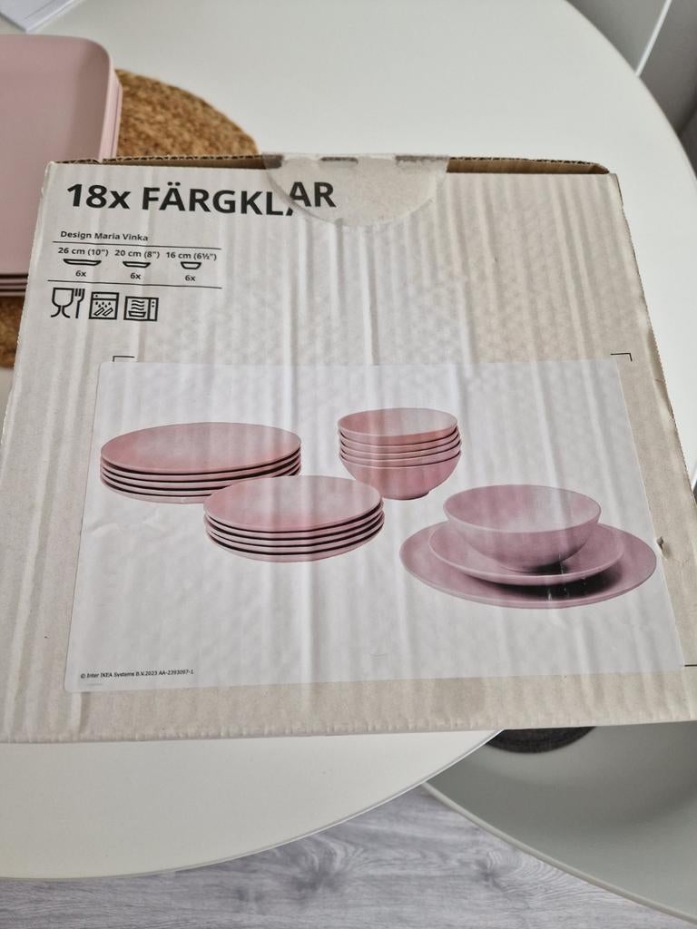 IKEA FÄRGKLAR servies set lichtroze – compleet 26-delig, Huis en Inrichting, Keuken | Servies, Ophalen, Nieuw, Bord(en), Overige stijlen