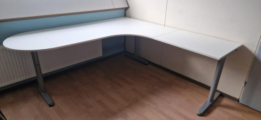 Ikea hoekbureau, Ophalen, Zo goed als nieuw