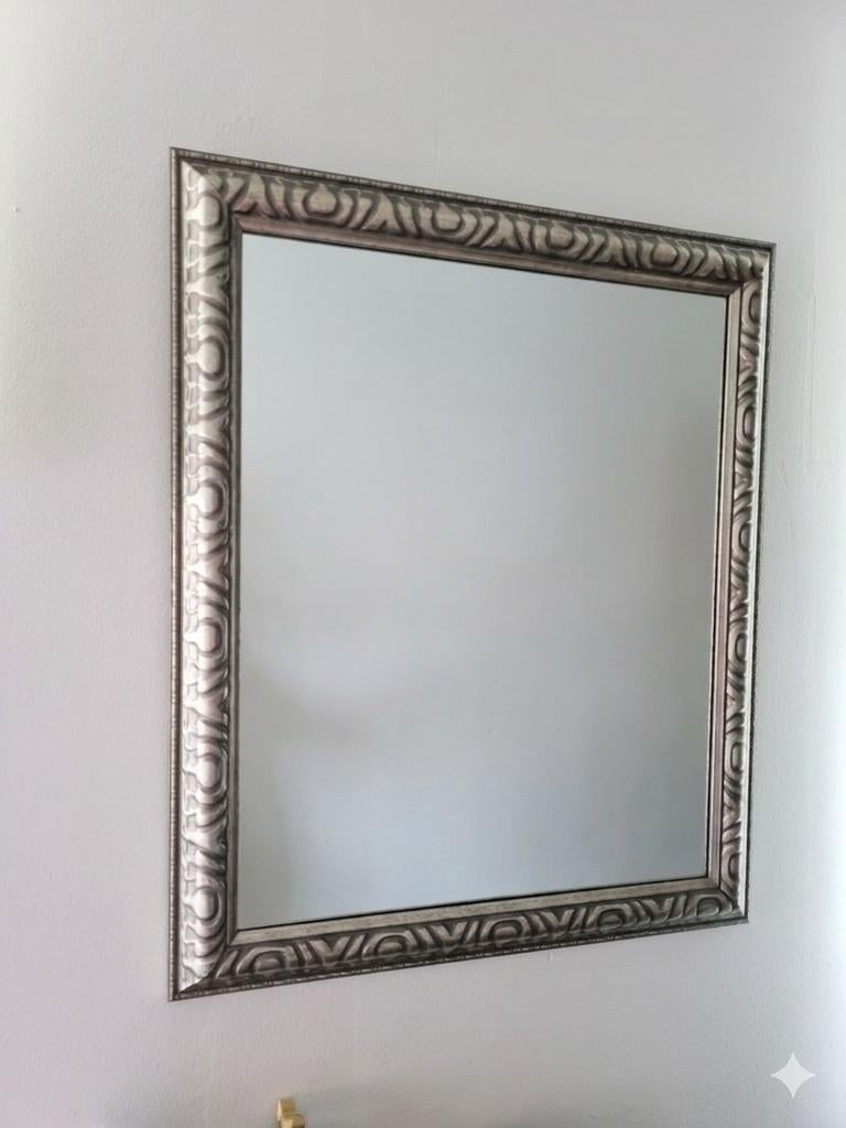 Spiegel met sierlijke lijst - 60x70 cm, Ophalen, Gebruikt, Minder dan 100 cm, Rechthoekig