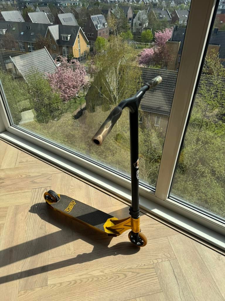 Stuntstep goud, Fietsen en Brommers, Steps, Ophalen of Verzenden, Zo goed als nieuw, Gewone step