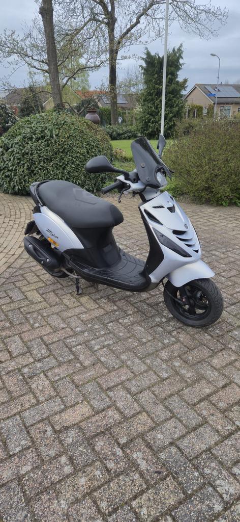 Piaggio Zip 80cc 2020 veel opties, Fietsen en Brommers, Scooters | Piaggio, Zo goed als nieuw, Zip, Maximaal 45 km/u, Benzine