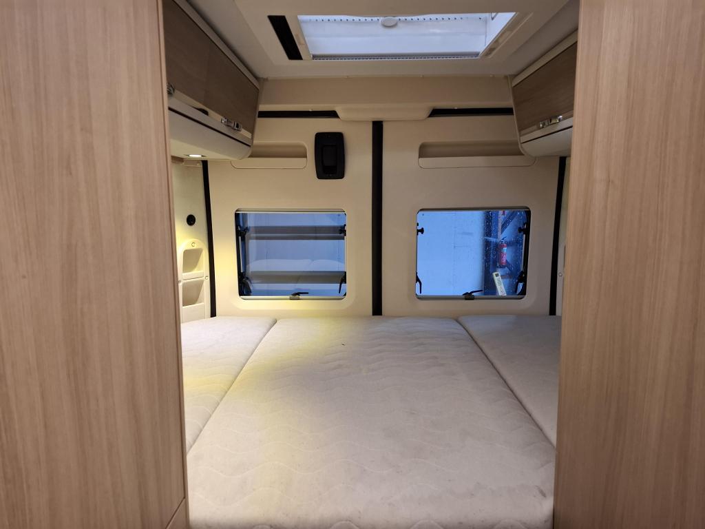 Adria Twin 600 SP 160PK Dwarsbed Trekhaak Solar 83000Km, Buscamper of Camperbus, Ringverwarming, Koelkast, Bedrijf