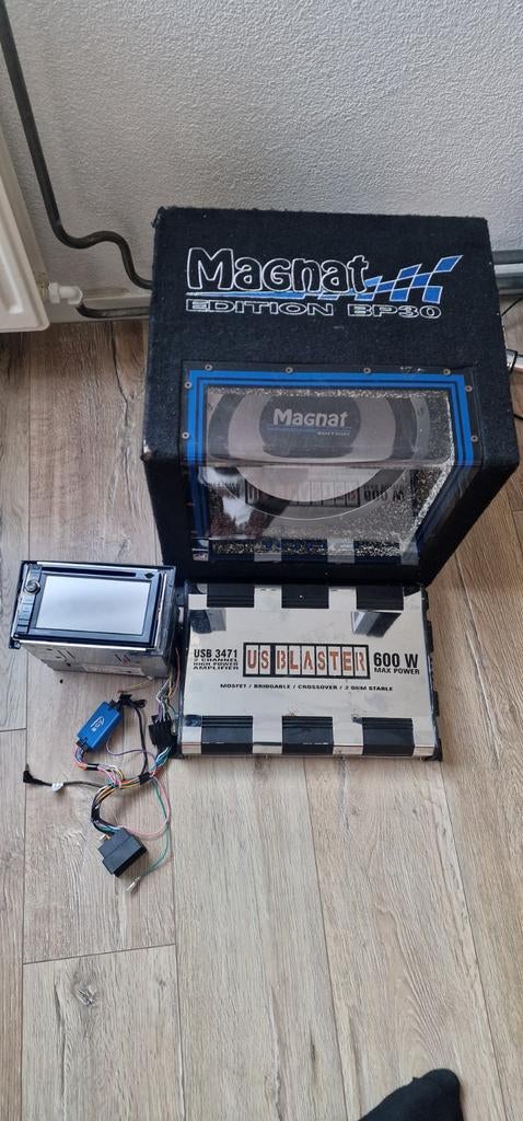 Auto versterker + Pioneer cd usb radio navigatie Bluetooth +, Ophalen