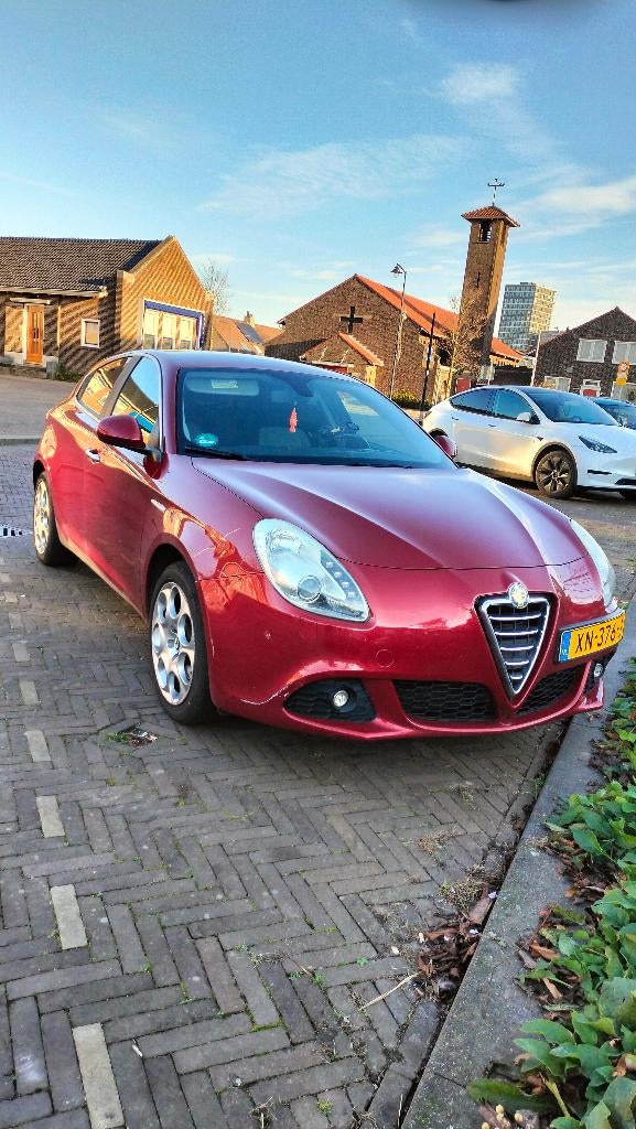 Alfa Romeo Giulietta 1.4 Turbo Multi AIR 2011 Rood, Auto's, Alfa Romeo, Voorwielaandrijving, Euro 5, Zwart, 4 cilinders