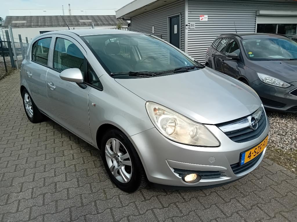 Opel Corsa 1.4 16V 5 DEURS! 2010 NIEUWE APK! TREKHAAK, Voorwielaandrijving, Euro 5, 4 cilinders, 100 pk