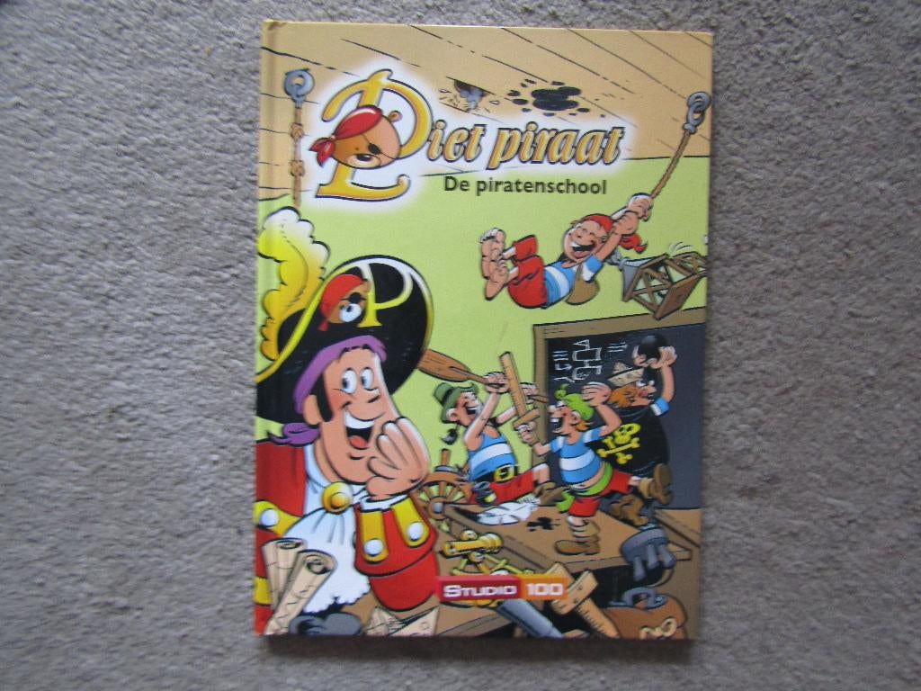 Boek: Piet Piraat - De piratenschool, Boeken, Ophalen of Verzenden, Gelezen, Studio 100, Fictie algemeen
