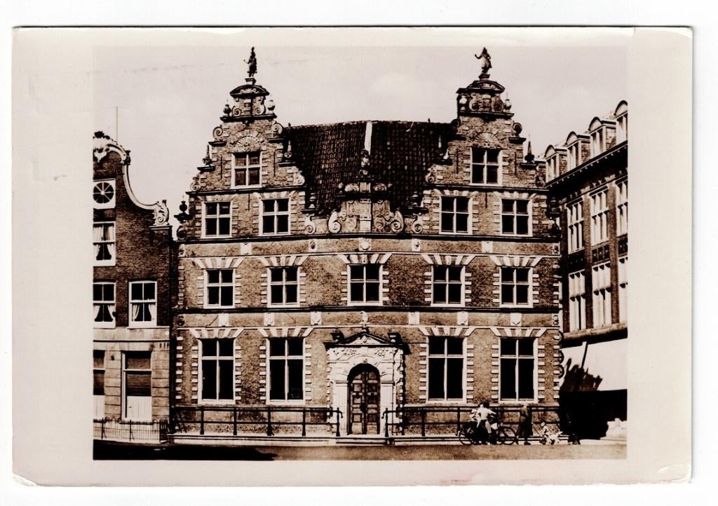 Hoorn 1963. Fotokaart van het Stadhuis aan de Nieuwstraat., Verzamelen, Ansichtkaarten | Nederland, Ophalen of Verzenden, 1960 tot 1980