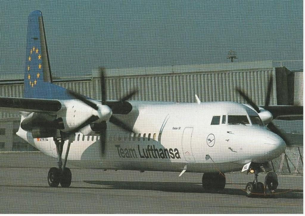 Team Lufthansa Fokker 50 ansichtkaart (airline issue), Verzamelen, Luchtvaart en Vliegtuigspotten, Ophalen of Verzenden, Nieuw