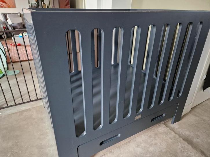 (Donker) grijze box met lade, Kinderen en Baby's, Boxen, Gebruikt, Rechthoekig, In hoogte verstelbaar, Lade, Ophalen