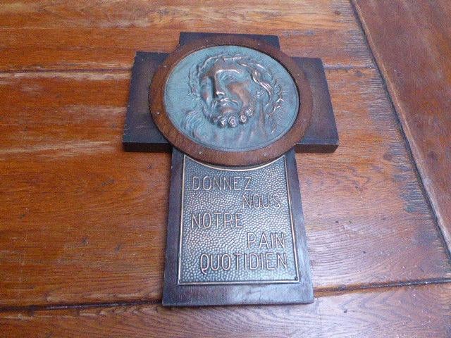 Antiek houten kruis met koperen plaquettes, Antiek en Kunst, Antiek | Religie, Ophalen of Verzenden