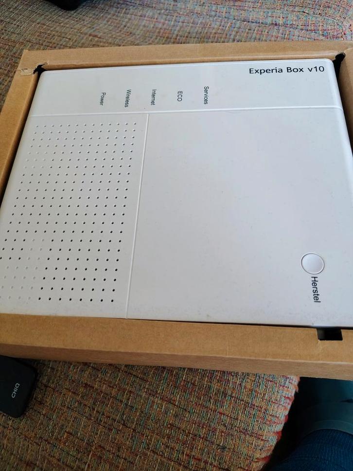 Youfone Experia Box v10 Router met modem, Computers en Software, Routers en Modems, Zo goed als nieuw, Router met modem, Ophalen of Verzenden
