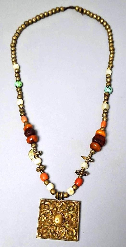 Prachtige Antieke Edelsteen Amulet Ketting Tibet Nepal, Ophalen of Verzenden, Brons, Ketting, Met edelsteen