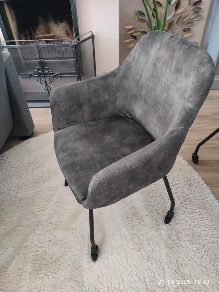 Comfortabele eetkamerstoelen met wieltjes, Huis en Inrichting, Stoelen, Ophalen, Modern, Comfortabel, Zo goed als nieuw, Stof