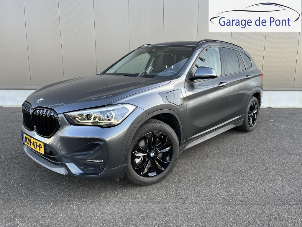 BMW X1 XDrive25e zeer netjes!, 8 kWh, Gebruikt, LED verlichting, Zwart