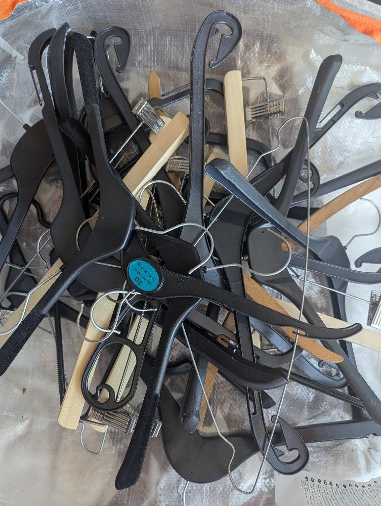 Gratis ophalen! Kledinghangers, Ophalen, Zo goed als nieuw, Overige materialen, Kinderen en Volwassenen