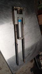 Pneumatische cylinder op geleiding, Doe-het-zelf en Verbouw, Ophalen of Verzenden