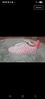 Guess sneakers wit met roze strepen, Kleding | Dames, Schoenen, Guess, -, Wit, -