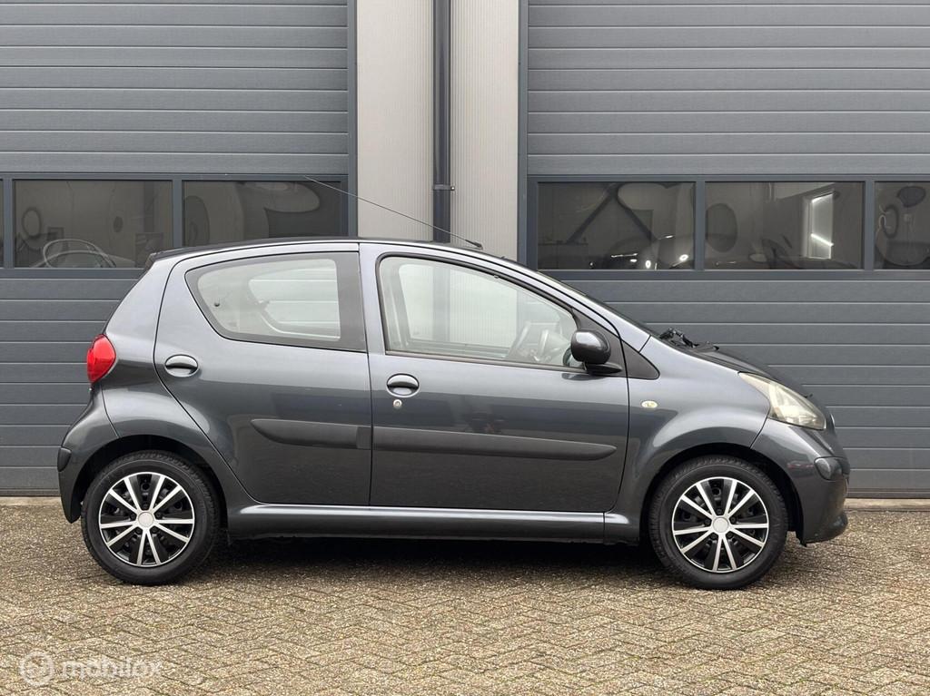 Toyota Aygo 1.0-12V Sport Uitvoering _ 103 Dkm NL Auto, Voorwielaandrijving, 4 stoelen, 68 pk, Origineel Nederlands