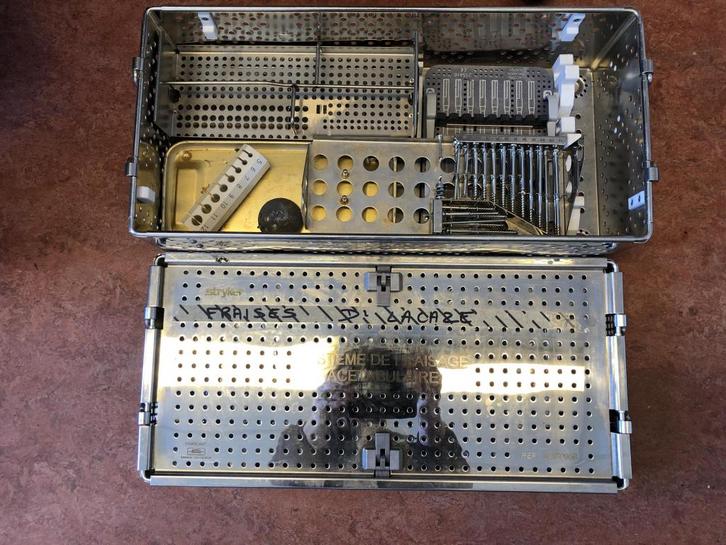 Stryker cassette met orthopedisch schroeven, platen, krammen, Diversen, Braces, Zo goed als nieuw, Ophalen of Verzenden
