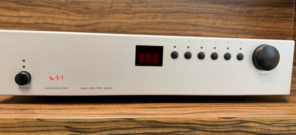 Van Medevoort MA240 Klasse D versterker., Ophalen of Verzenden, Gebruikt