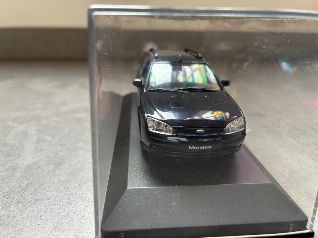 Ford Mondeo kleur zwart station MK 3 schaal 1:43, Ophalen of Verzenden, Zo goed als nieuw, Auto, MiniChamps