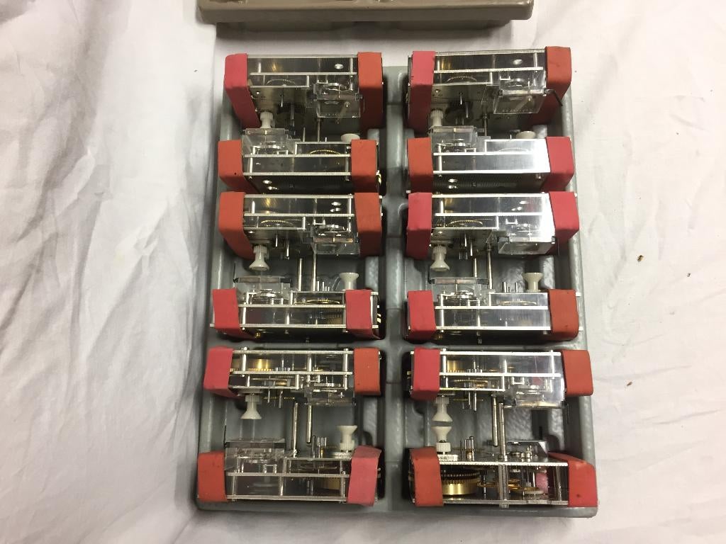 Nieuwe AEG uurwerken met echappement, nwe oude voorraad, Antiek en Kunst, Antiek | Klokken, Ophalen of Verzenden