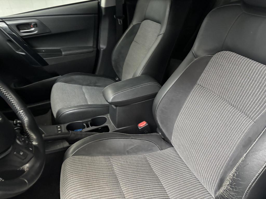 Toyota Auris Touring Sports 1.8 Hybrid Executive, Auto's, Toyota, Gebruikt, Origineel Nederlands, Hybride Elektrisch/Benzine, Te koop
