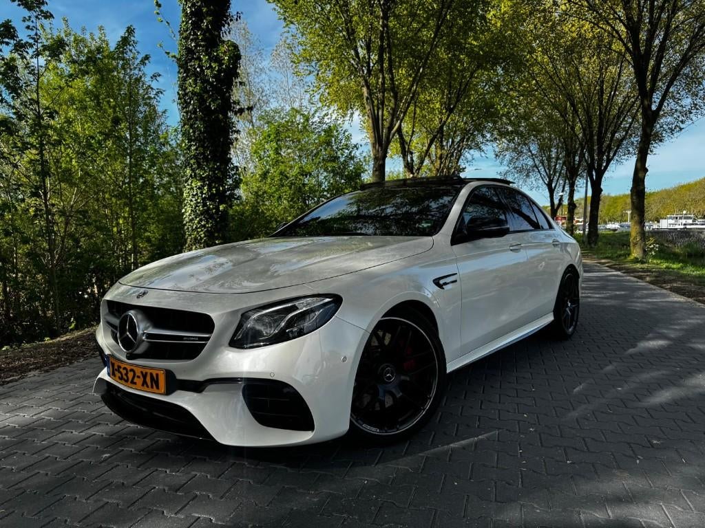 Mercedes-Benz E-Klasse E63 AMG S 612pk 4MATIC+ FULL, Auto's, Mercedes-Benz, Automaat, Parkeerassistent, 12 cilinders, Wit