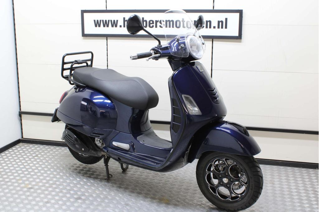 Piaggio - Vespa GTS 300 Motorscooter 2017 GTS300, Motoren, Motoren | Piaggio, Niet ingevuld, Scooter, 300 cc, Bedrijf