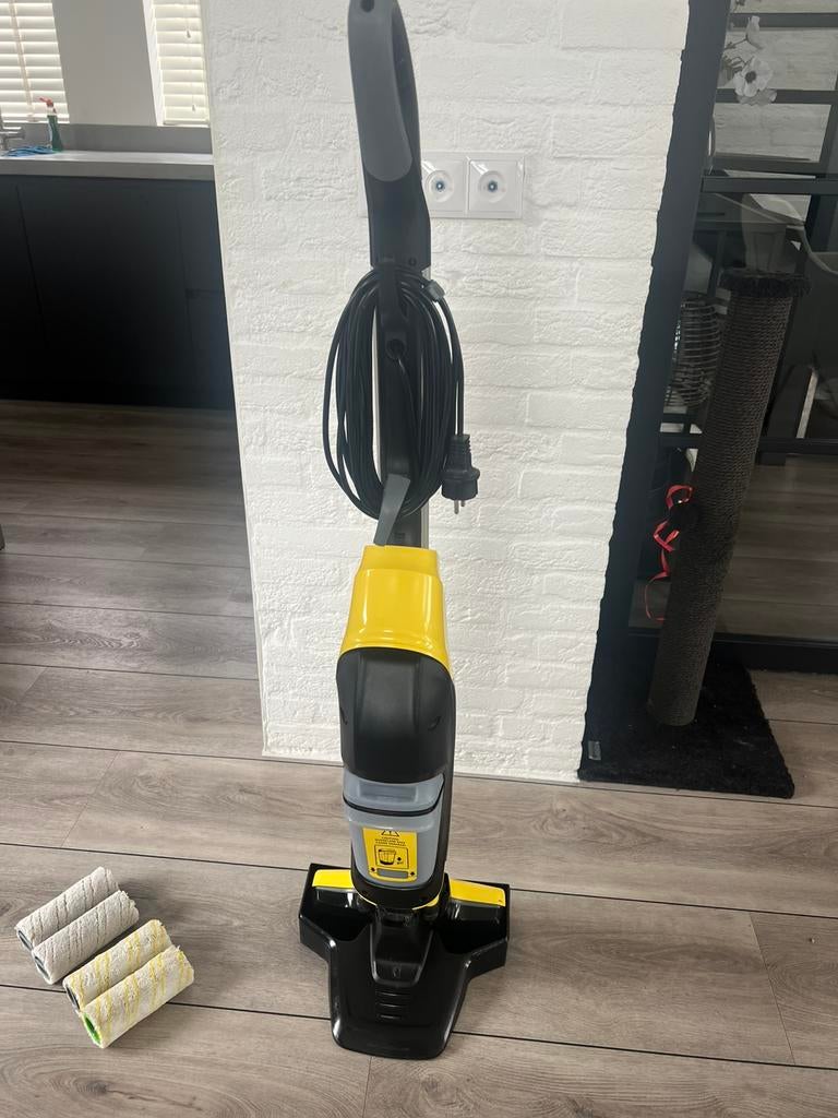 Karcher dweilmachine, Huis en Inrichting, Schoonmaakartikelen, Ophalen of Verzenden