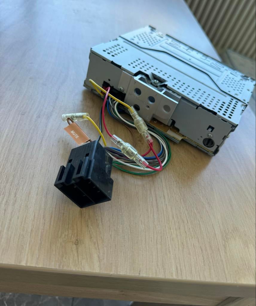 JVC Autoradio met ISO-stekker en bedrading, Ophalen of Verzenden, Gebruikt