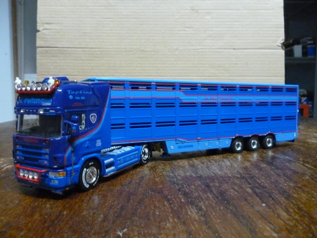 WSI Scania R4 Peitzman met veetrailer en certificaat, Hobby en Vrije tijd, Modelauto's | 1:50, Ophalen of Verzenden, Nieuw, Bus of Vrachtwagen
