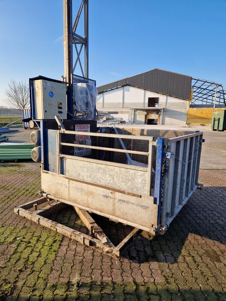 HEK bouwlift, Ophalen, Bouwlift