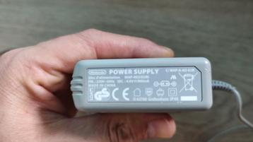 Oplader adapter Nintendo.  beschikbaar voor biedingen