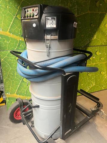 Nilfisk Industriële Stofzuiger - Nieuwstaat  beschikbaar voor biedingen