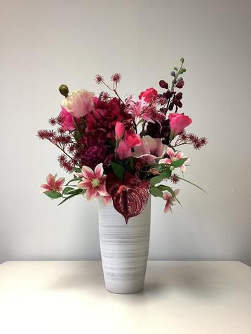 Mooi donkerrood / roze boeket in stenen pot 65 hoog beschikbaar voor biedingen