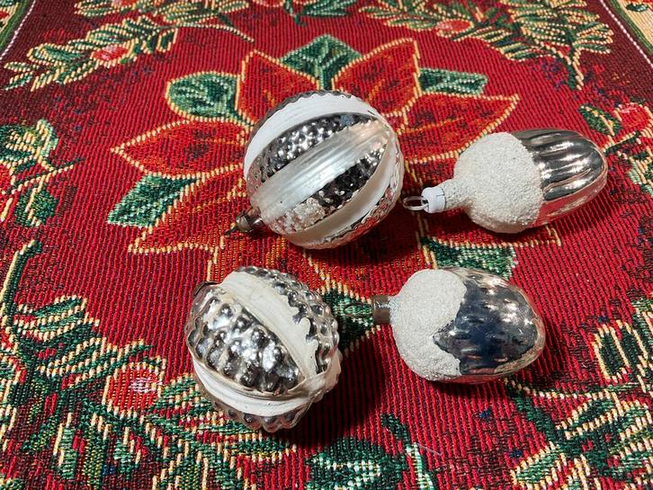 4 stuks hele oude glazen kerstballen, Diversen, Kerst, Gebruikt, Ophalen of Verzenden