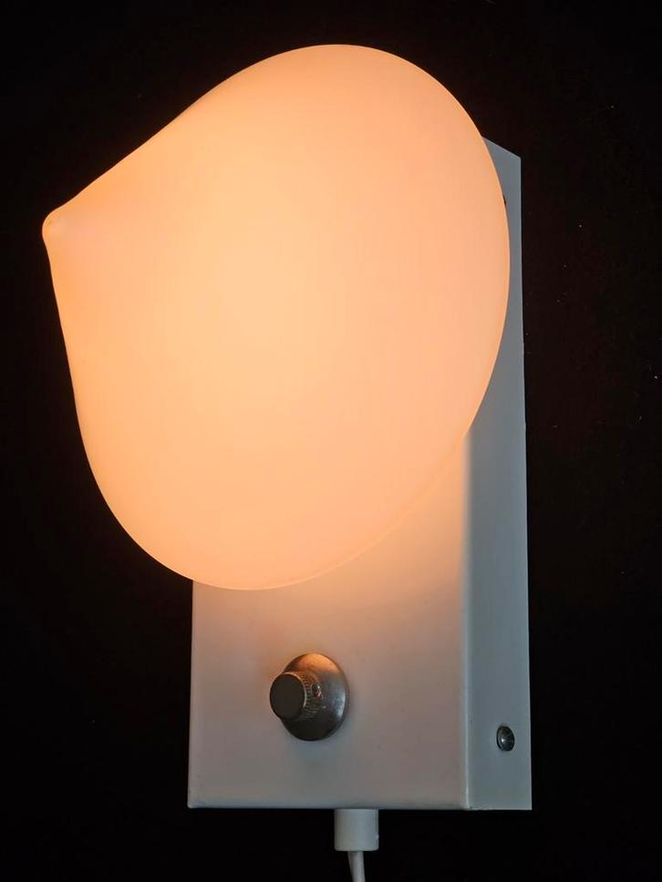 Exclusieve vintage "Hala Zeist" piramide wandlamp. 60/70 jr, Antiek en Kunst, Curiosa en Brocante, Ophalen of Verzenden