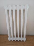 Schattige kleine 2 koloms radiator, nieuw 300x550x63, wit, Doe-het-zelf en Verbouw, Verwarming en Radiatoren, 30 tot 80 cm, 500 tot 800 watt