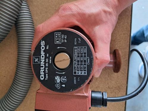 Circulatiepomp, Doe-het-zelf en Verbouw, Verwarming en Radiatoren, Zo goed als nieuw, Overige typen, 800 watt of meer, Minder dan 30 cm