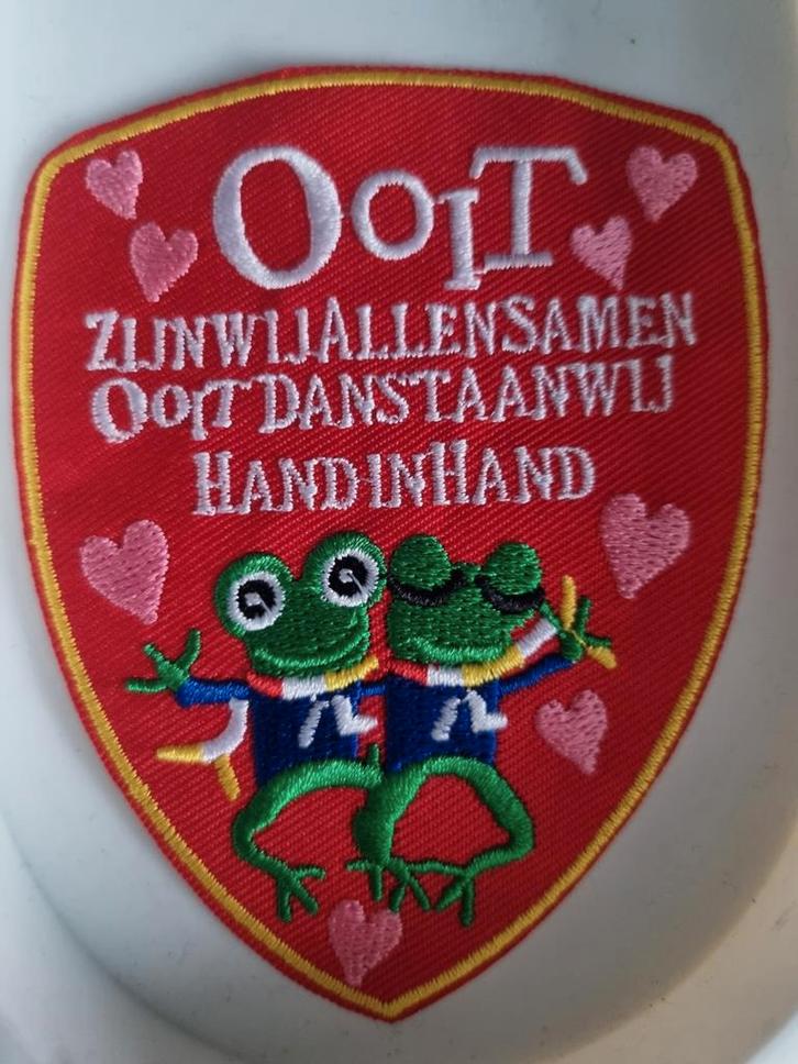 Oeteldonk Embleem Rood Carnaval Valentijnsdag, Verzamelen, Speldjes, Pins en Buttons, Nieuw, Speldje of Pin, Stad of Land, Ophalen of Verzenden