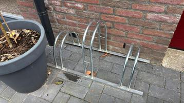 fietsenrek (voor 3 fietsen) beschikbaar voor biedingen