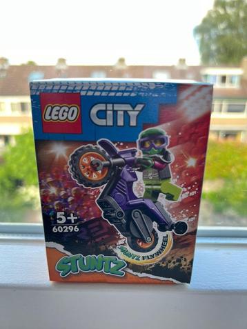 Lego City Stuntz 60296 Wheelie Stuntmotor